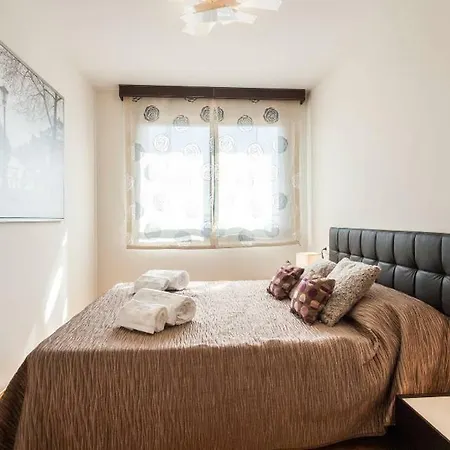 En La Ciudad De Ciencias Y Cerca De La Playa