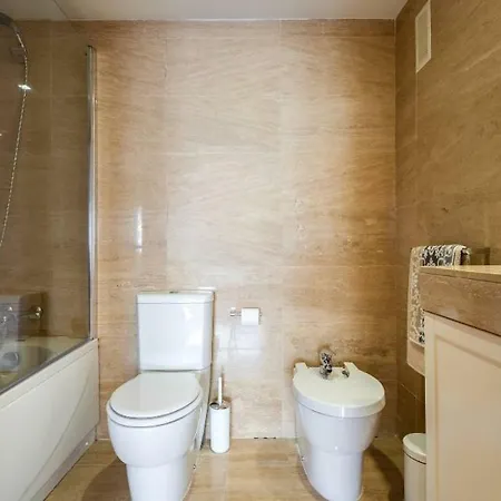 En La Ciudad De Ciencias Y Cerca De La Playa شقة *