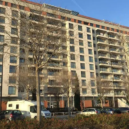 En La Ciudad De Ciencias Y Cerca De La Playa Appartement