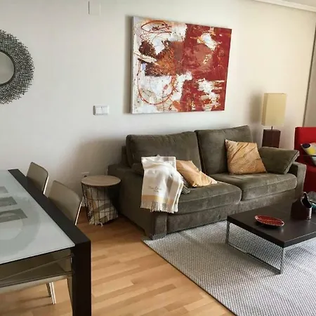 En La Ciudad De Ciencias Y Cerca De La Playa *