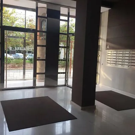 En La Ciudad De Ciencias Y Cerca De La Playa شقة