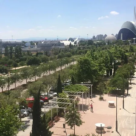 En La Ciudad De Ciencias Y Cerca De La Playa